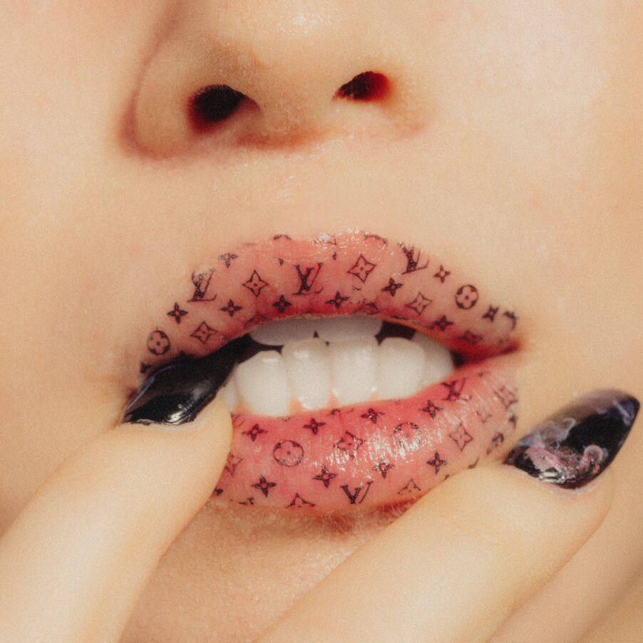 Nail Biting: The Psychology Behind This Unfashionable Habit